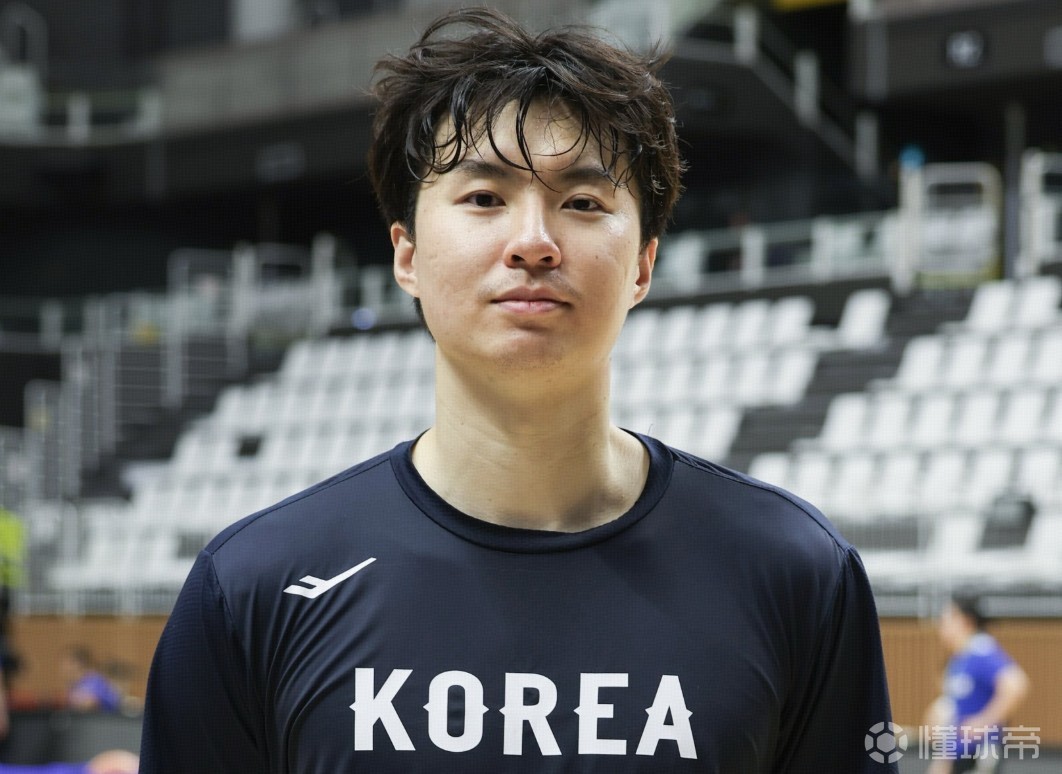 和小杨做队友！经纪公司：韩国前锋李贤重与开拓者签EX10合同